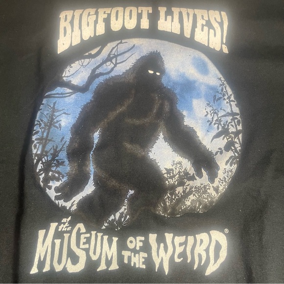 BNWT BIGFOOT LIVES MUSEUM OF THE WEIRD AUSTIN TX BLACK YOUTH TSHIRT XL - Picture 3 of 6